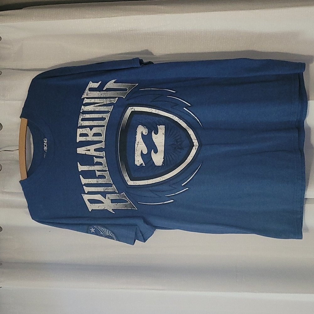 Men's XL Billabong t-shirt in a dusty blue color. Like new condition.